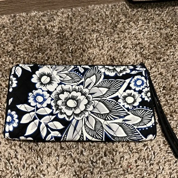 Vera Bradley Wallet - Picture 3 of 3